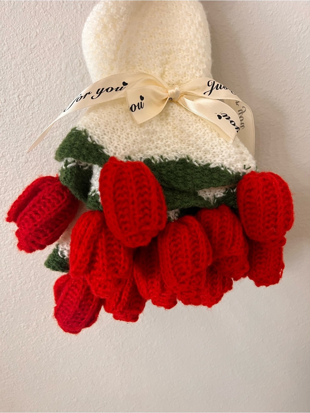 Crochet Red Rose Bouquet Blanket – Luxury Knit Floral Gift